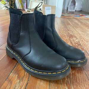 Dr. Marten 2976 Chelsea Boots US Womens Size 7 EU 38 Black